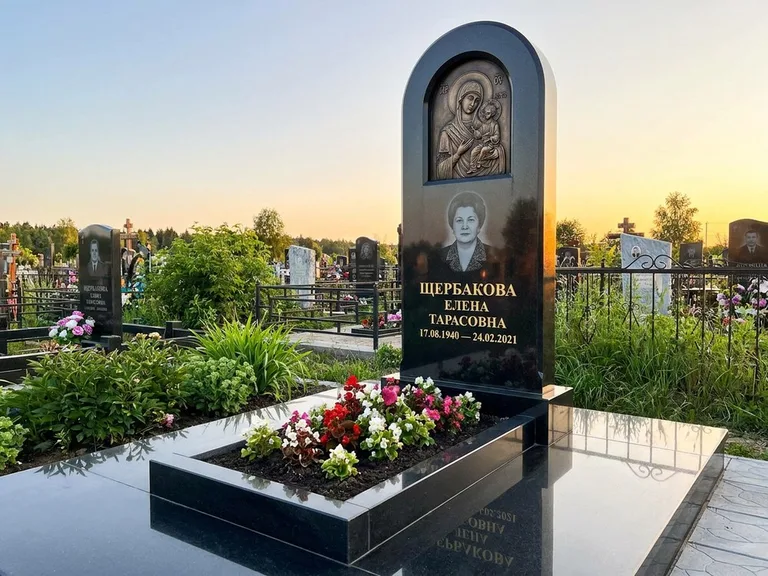 Памятник с барельефом — выполненная работа 35 в Пензе