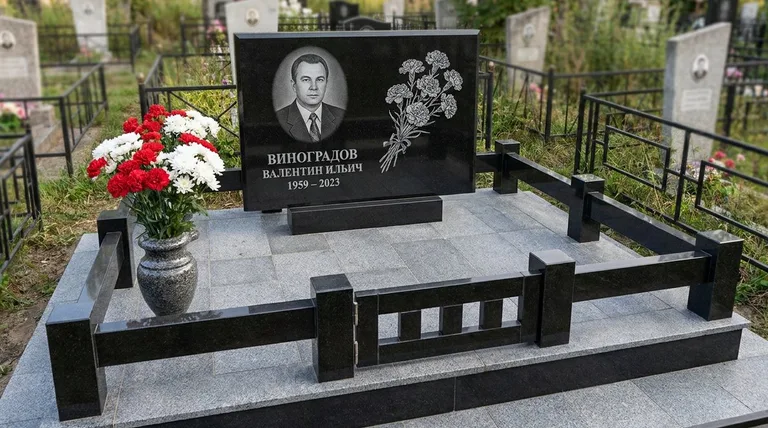 Памятник с гравировкой гвоздик — выполненная работа «Виноградов» в Пензе