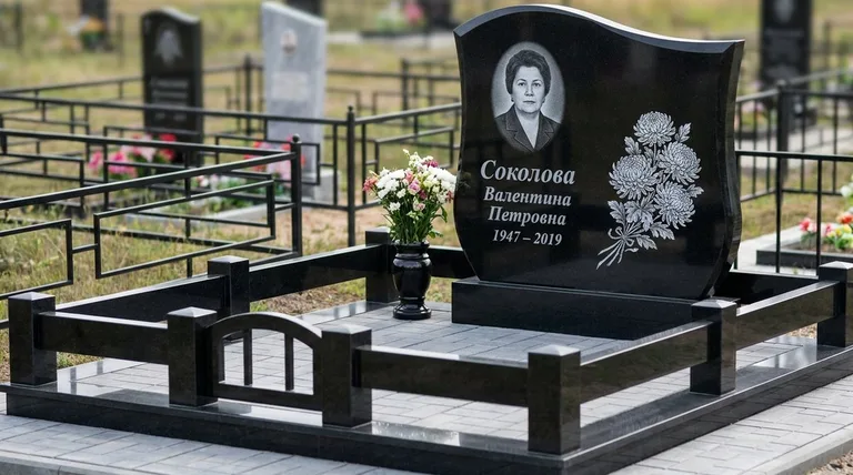 Памятник с гравировкой хризантем — выполненная работа «Соколова» в Пензе
