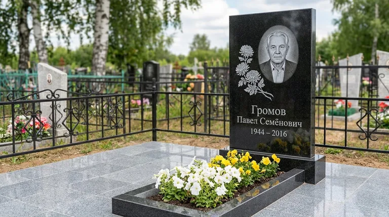 Памятник с гравировкой хризантем — выполненная работа «Громов» в Пензе