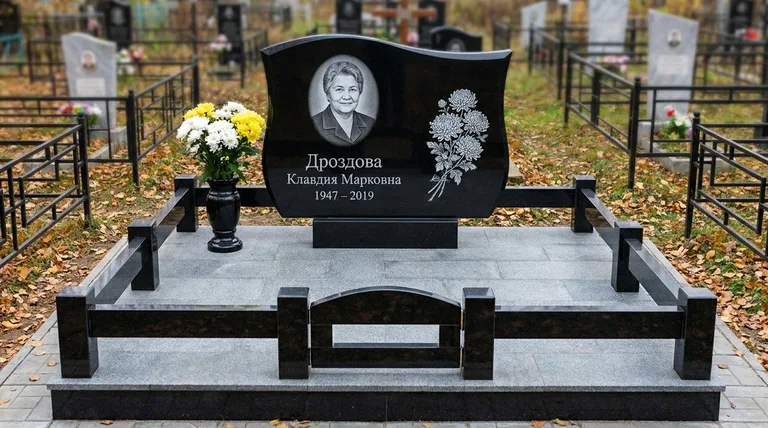 Памятник с гравировкой хризантем — выполненная работа «Дроздова» в Пензе