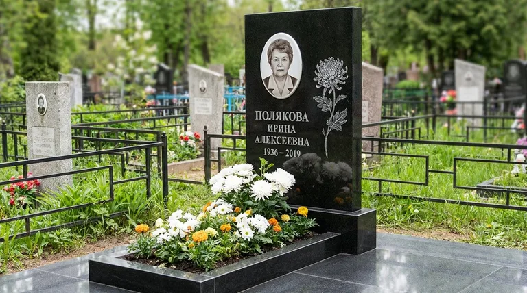 Памятник с гравировкой хризантем — выполненная работа «Полякова» в Пензе