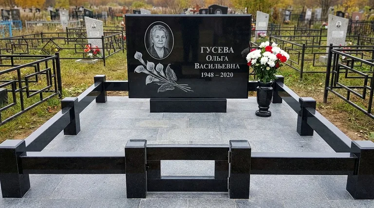 Памятник с гравировкой калл — выполненная работа «Гусева» в Пензе