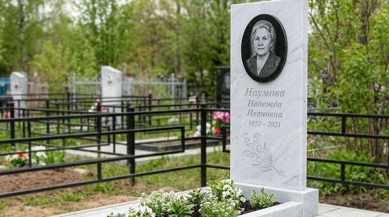 Памятник с гравировкой ландышей — выполненная работа «Наумова» в Пензе