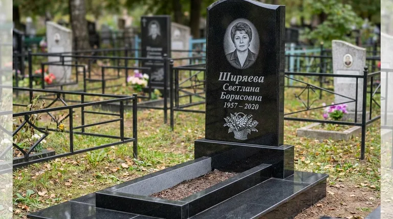 Памятник с гравировкой ландышей — выполненная работа «Ширяева» в Пензе