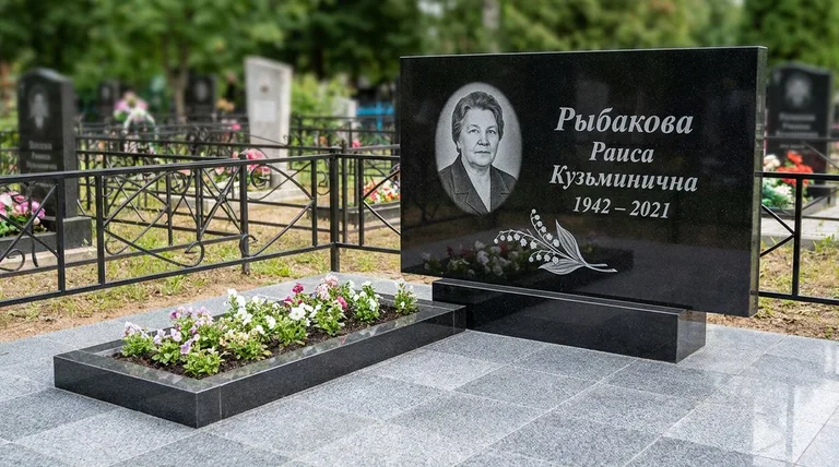 Памятник с гравировкой ландышей — выполненная работа «Рыбакова» в Пензе