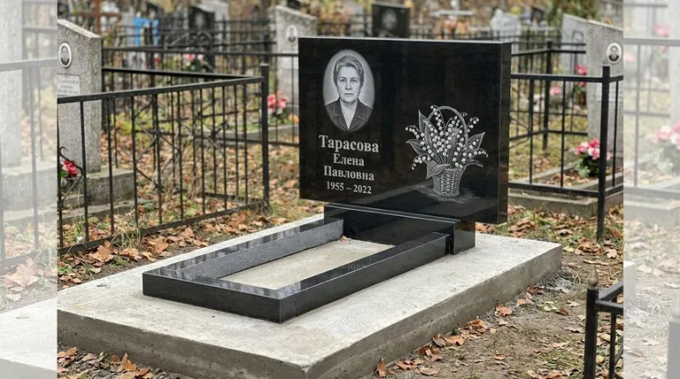 Памятник с гравировкой ландышей — выполненная работа «Тарасова» в Пензе