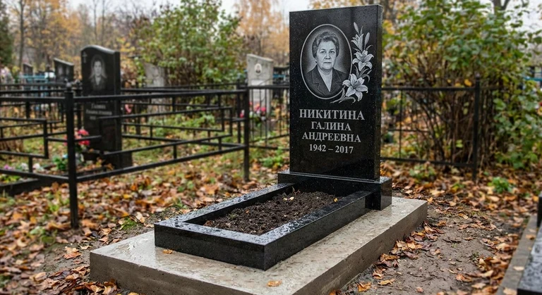 Гравировка лилий на памятник в Пензе — пример работы на граните