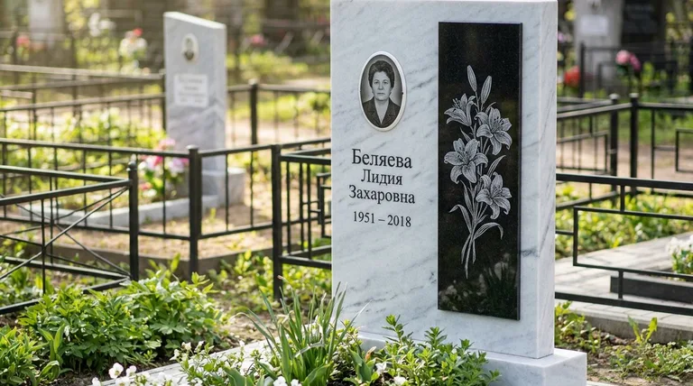 Памятник с гравировкой лилий — выполненная работа «Беляева» в Пензе
