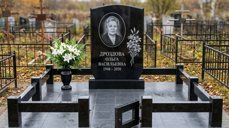 Памятник с гравировкой лилий — выполненная работа «Дроздова» в Пензе