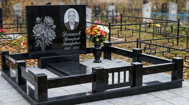Памятник с гравировкой пионов — выполненная работа «Денисов» в Пензе