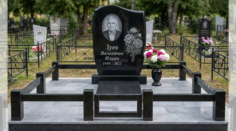 Памятник с гравировкой пионов — выполненная работа «Зуев» в Пензе