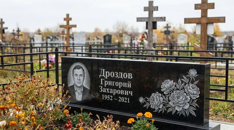Памятник с гравировкой пионов — выполненная работа «Дроздов» в Пензе