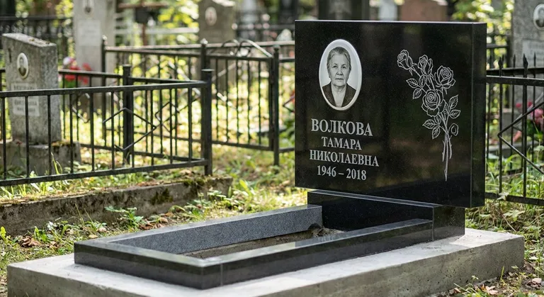 Памятник с гравировкой роз — выполненная работа «Волкова» в Пензе