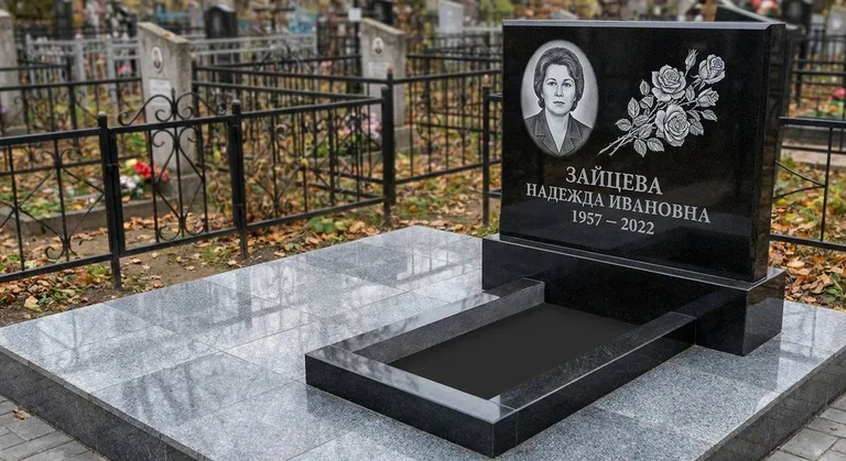 Памятник с гравировкой роз — выполненная работа «Зайцева» в Пензе