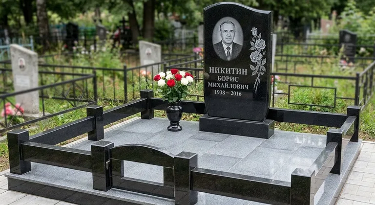 Памятник с гравировкой роз — выполненная работа «Никитин» в Пензе