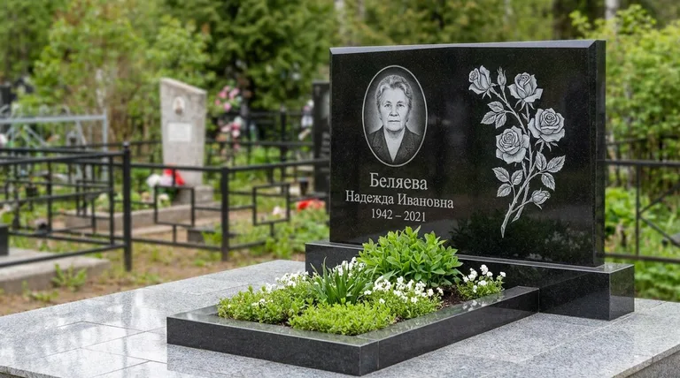 Памятник с гравировкой роз — выполненная работа «Беляева» в Пензе
