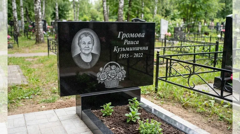 Памятник с гравировкой роз — выполненная работа «Громова» в Пензе