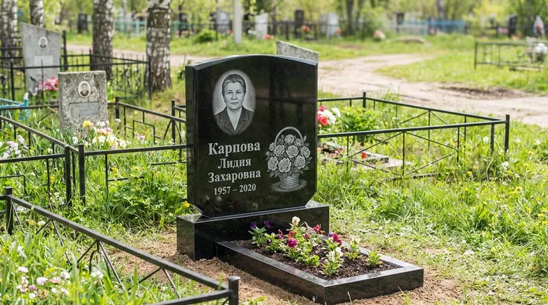 Памятник с гравировкой роз — выполненная работа «Карпова» в Пензе