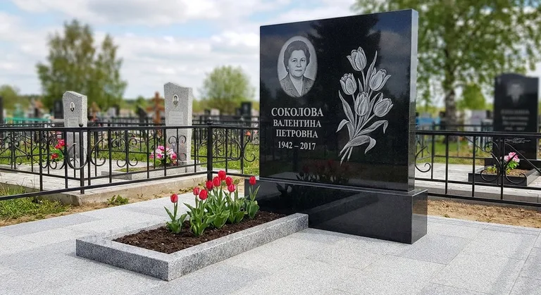 Памятник с гравировкой тюльпанов — выполненная работа «Соколова» в Пензе