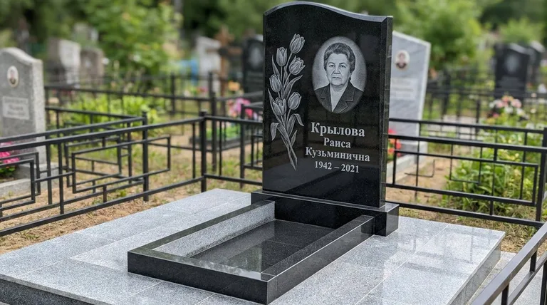 Памятник с гравировкой тюльпанов — выполненная работа «Крылова» в Пензе