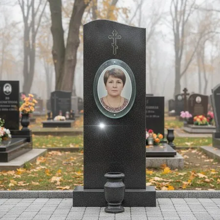 Овальный портрет на стекле 240×300 мм на памятнике в Пензе
