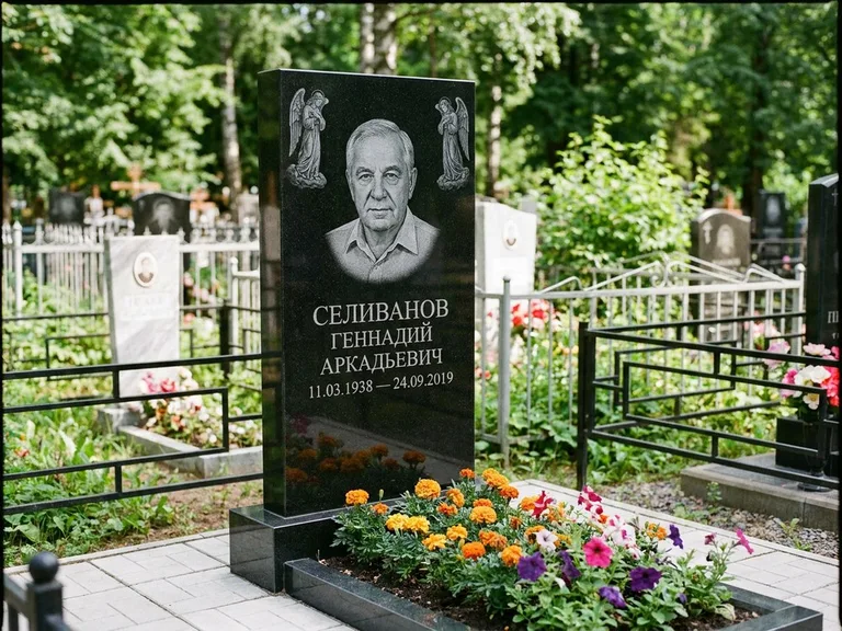 Памятник с гравировкой ангела — гравировка двух ангелов по сторонам портрета, работа «Селиванов» в Пензе