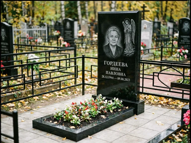 Памятник с гравировкой ангела — гравировка ангела-хранителя сбоку от портрета, работа «Гордеева» в Пензе