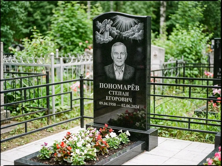 Памятник с гравировкой ангела — гравировка ангела-хранителя сбоку от портрета, работа «Лобанова» в Пензе