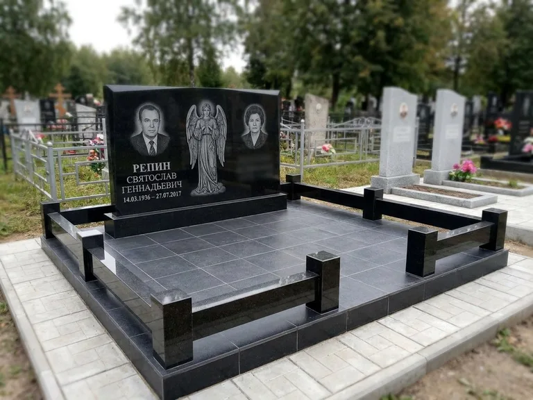 Памятник с гравировкой ангела — гравировка ангела с крестом рядом с эпитафией, работа «Касаткин» в Пензе