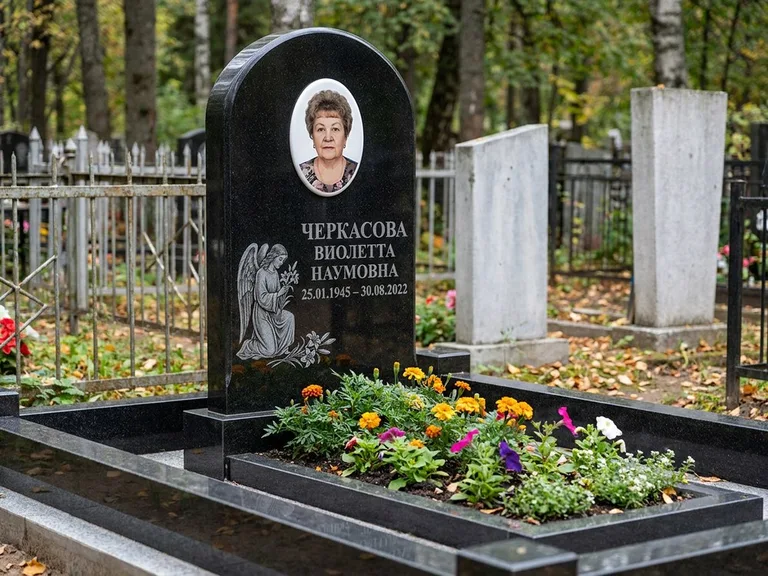 Памятник с гравировкой ангела — гравировка ангела с крестом рядом с эпитафией, работа «Журавлёва» в Пензе