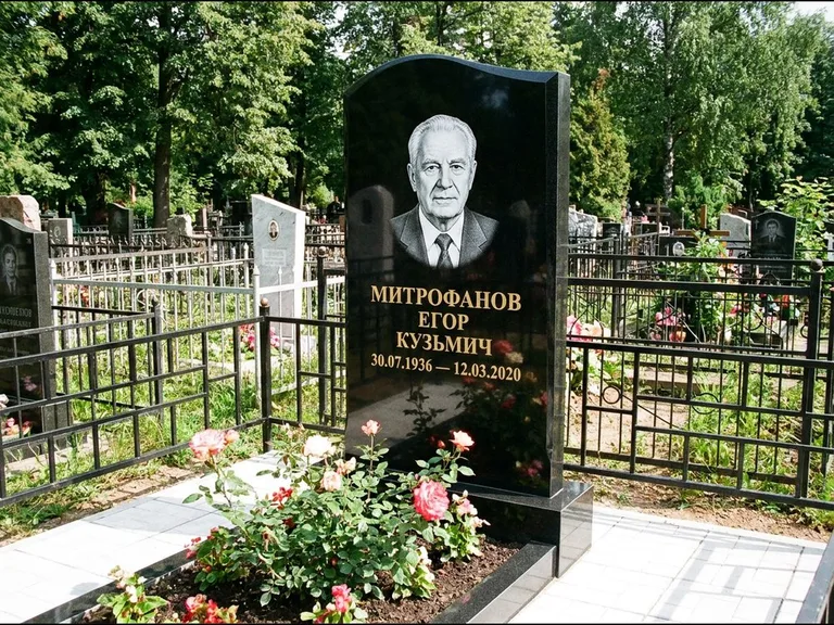 Гравировка портрета на чёрном граните — выполненная работа 29 в Пензе