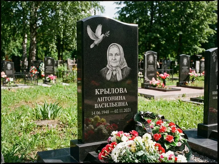 Памятник с гравировкой голубей — гравировка голубей, работа «Крылова» в Пензе