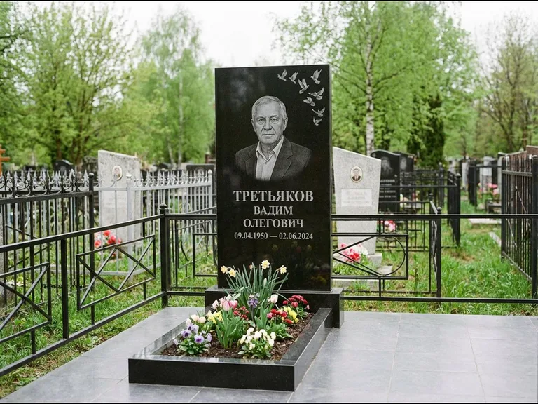 Памятник с гравировкой голубей — гравировка стаи голубей, взлетающей от угла стелы, работа «Третьяков» в Пензе