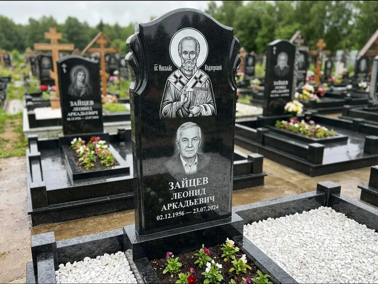 Памятник с гравировкой иконы — образ Николая Чудотворца, работа «Лебедева» в Пензе
