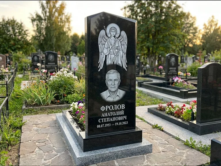 Памятник с гравировкой иконы — Владимирская икона Божией Матери с Младенцем, работа «Мельникова» в Пензе