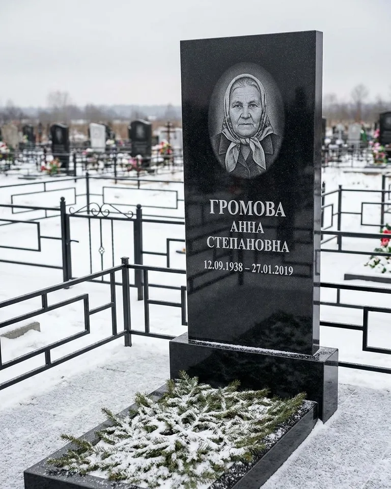 Простой вертикальный памятник под ключ зимой в Пензе