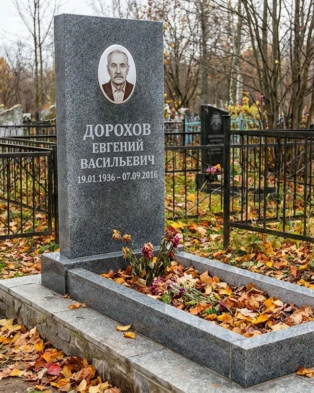 Памятник под ключ с двумя гранитными вазами в Пензе
