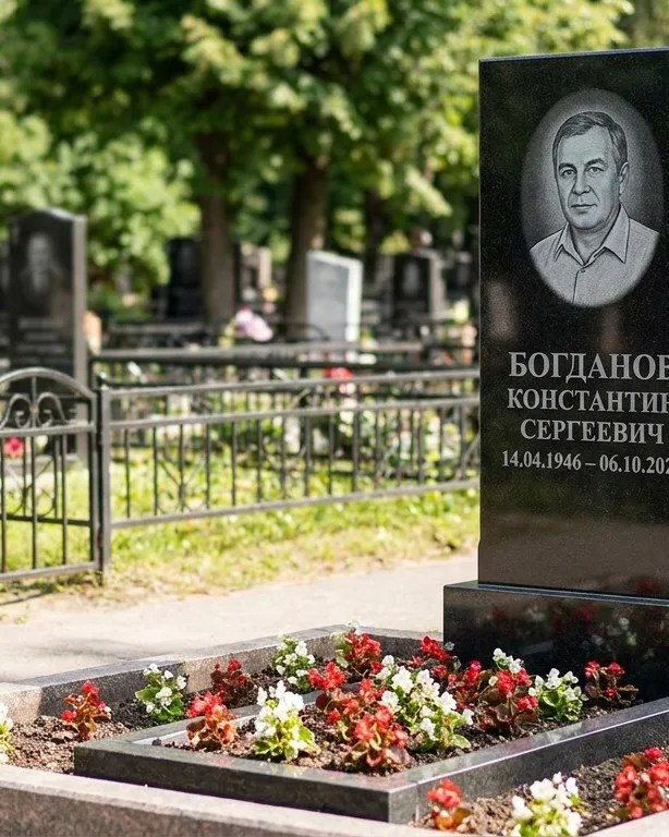 Низкий горизонтальный памятник под ключ с цветником в Пензе