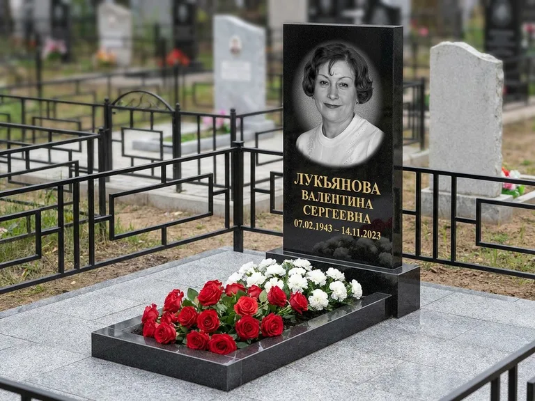 Портрет на памятнике в Пензе — Ч/б портрет → гравировка на стандартном комплексе