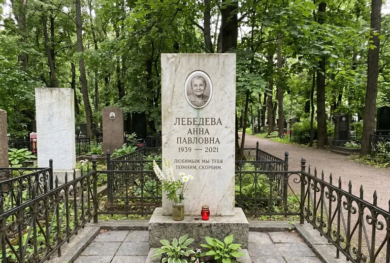 Уборка могилы до и после осенью — городское кладбище в Пензе
