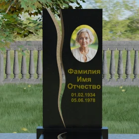 Вертикальный памятник из гранита - П001