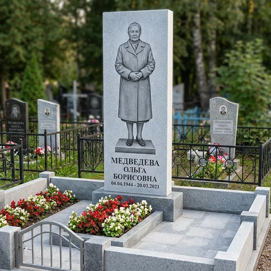 Памятник с портретом в полный рост из серого гранита