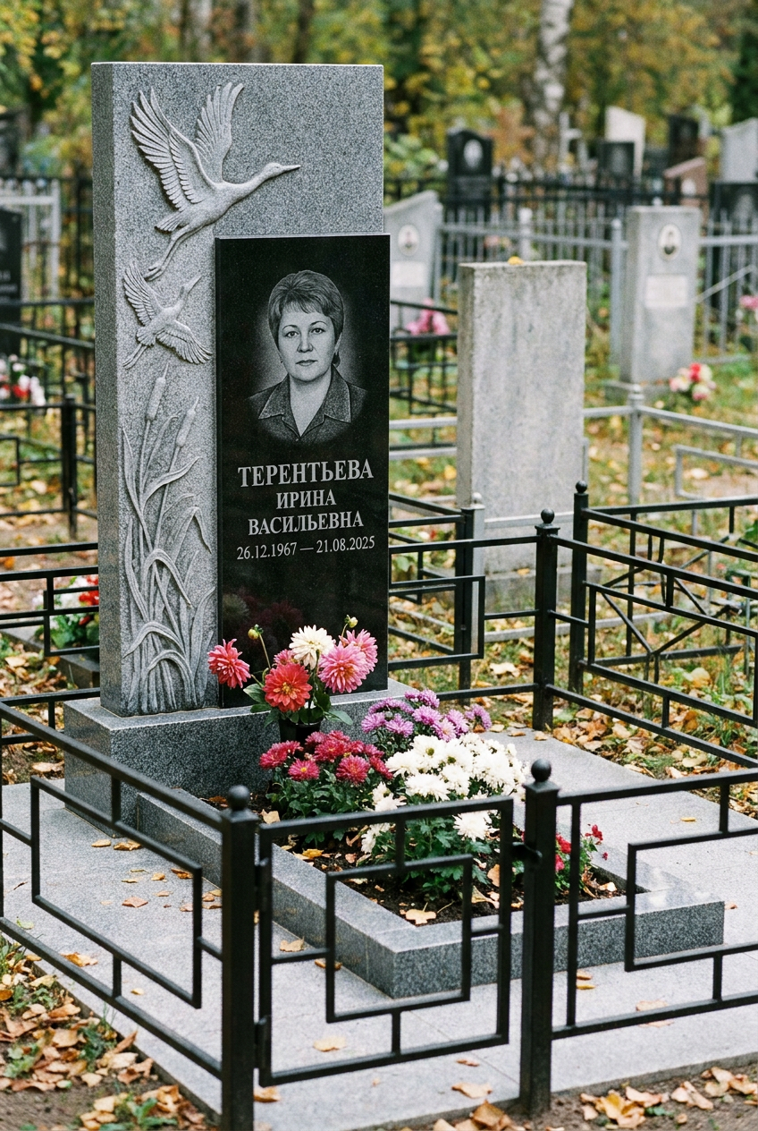 Пример дизайна: Памятник с клином журавлей из мансуровского гранита с портретом