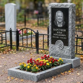 Памятник с розой в медальоне из мансуровского гранита с портретом