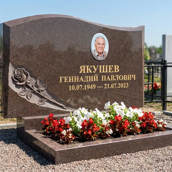 Мемориал с розой из дымовского гранита с фотокерамикой